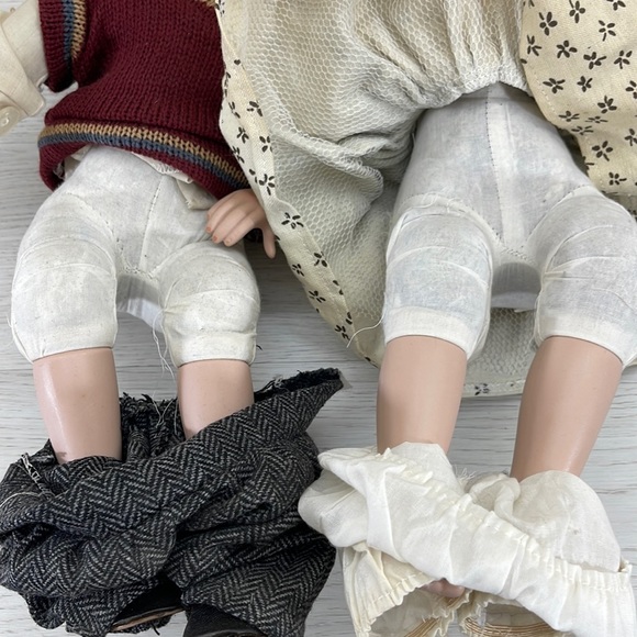 Vintage porcelain grandma and grandpa dolls - Picture 9 of 10